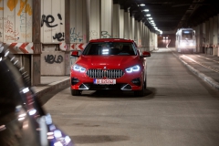 P90386493_highRes_nightdriving-in-buch