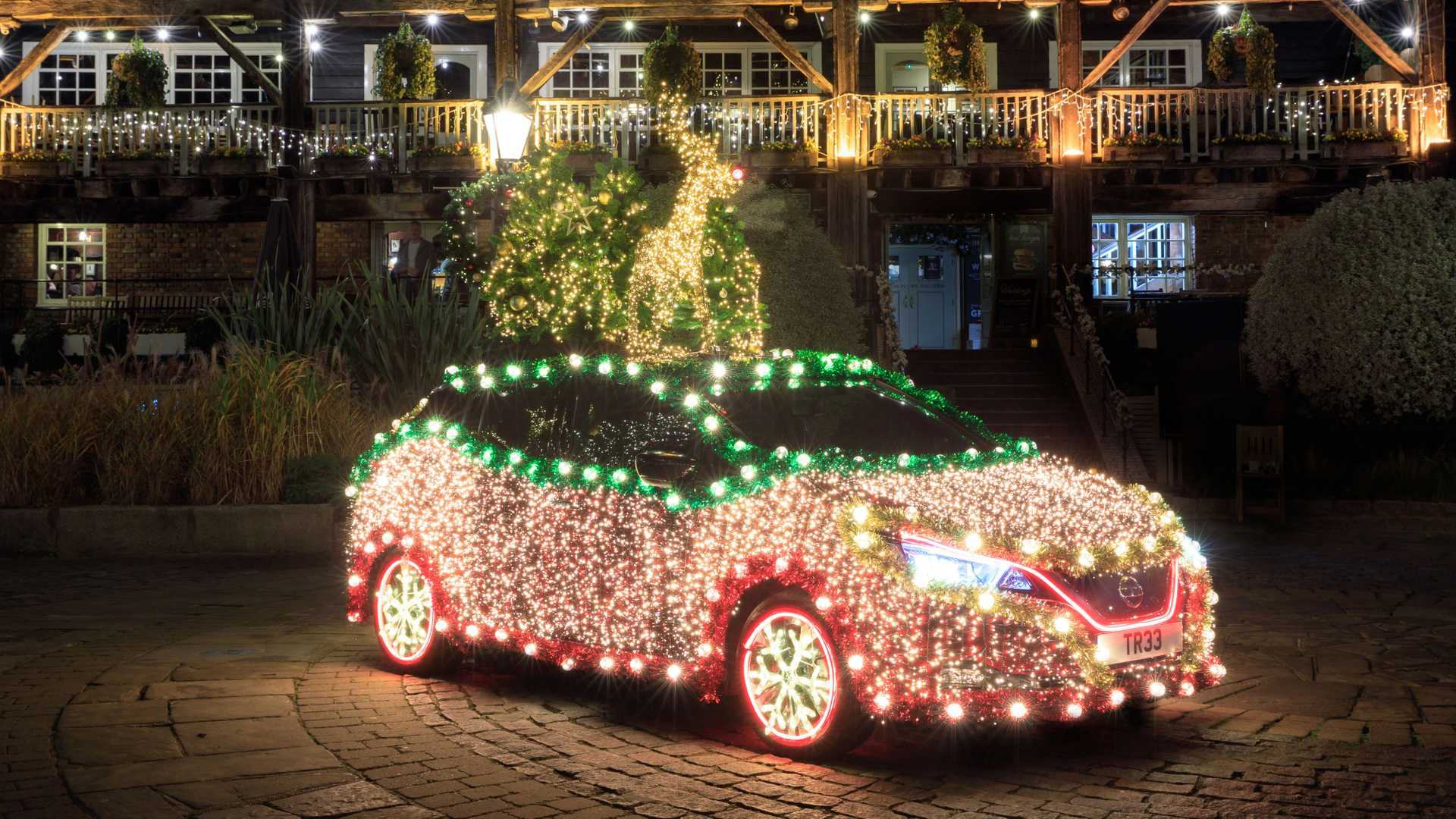 nissan-leaf-christmas-tree