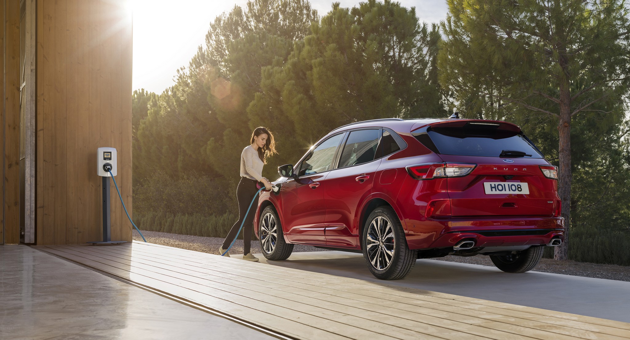 2019_FORD_KUGA_CHARGING