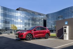 2019_FORD_KUGA_SIDE_CHARGING