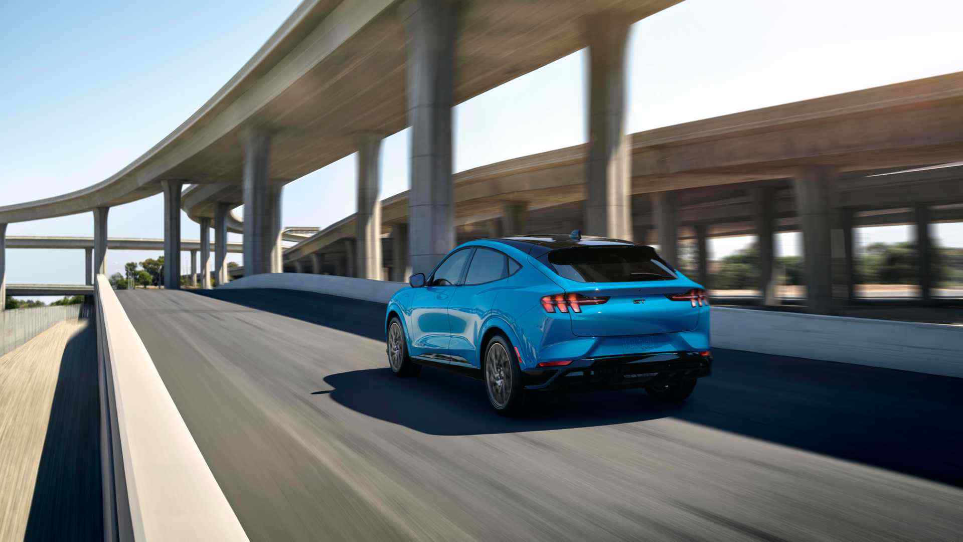 2020-ford-mustang-mach-e-1