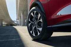 2020-ford-mustang-mach-e-17
