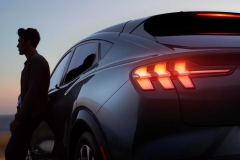2020-ford-mustang-mach-e-18