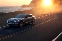 2020-ford-mustang-mach-e-2