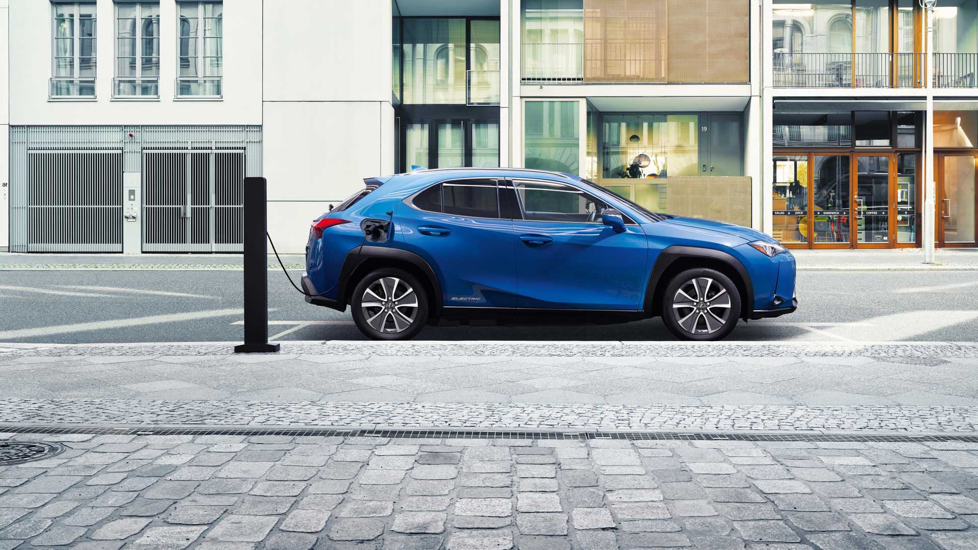 2020-lexus-ux-300e-4