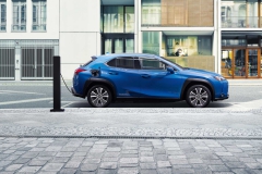 2020-lexus-ux-300e-4