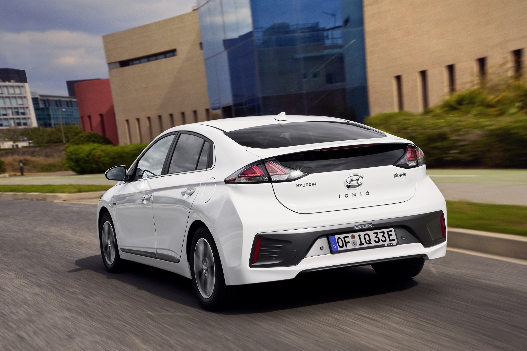 new-hyundai-ioniq-plug-in-14