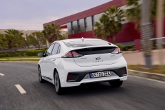new-hyundai-ioniq-electric-10