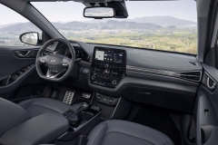 new-hyundai-ioniq-electric-interior-01