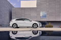 new-hyundai-ioniq-hybrid-03