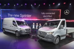 Weltpremiere Mercedes-Benz Sprinter, Duisburg 2018 - im Bild (v.l.n.r.): Dr. Dieter Zetsche, Vorstandsvorsitzender der Daimler AG und Leiter Mercedes-Benz Cars; Volker Mornhinweg, Leiter Mercedes-Benz Vans; Wilfried Porth, Vorstandsmitglied der Daimler AG, Personal und Arbeitsdirektor, Mercedes-Benz Vans World premiere Mercedes-Benz Sprinter, Duisburg 2018 - in the picture (LTR): Dr Dieter Zetsche, Chairman of the Board of Daimler AG and Head of Mercedes-Benz Cars;  Volker Mornhinweg, Head of Mercedes-Benz Vans; Wilfried Porth, Member of the Board of Management of Daimler AG, Human Resources and Director of Labor Relations, Mercedes-Benz Vans