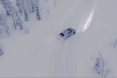 porsche-taycan-in-snow-3