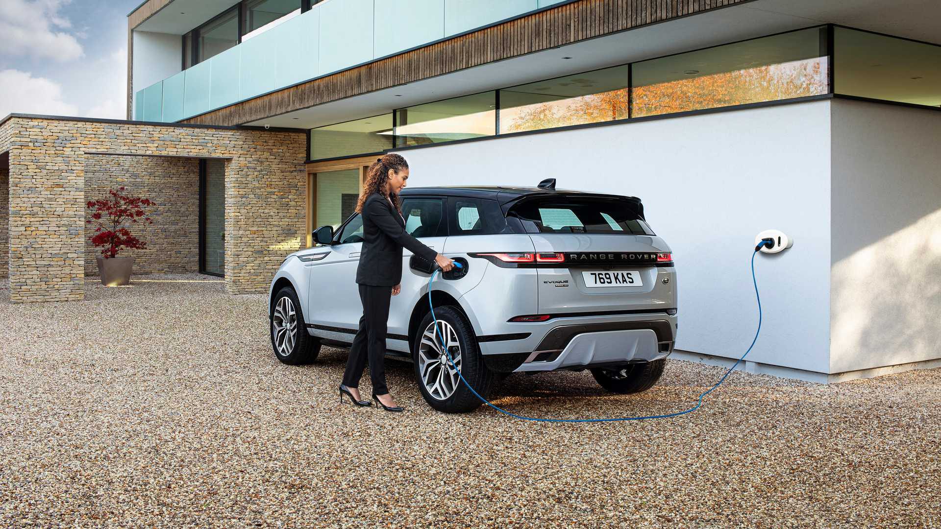 2020-land-rover-range-rover-evoque-p300e-2