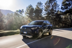 2019-toyota-rav4-blue-dyn-04-467183