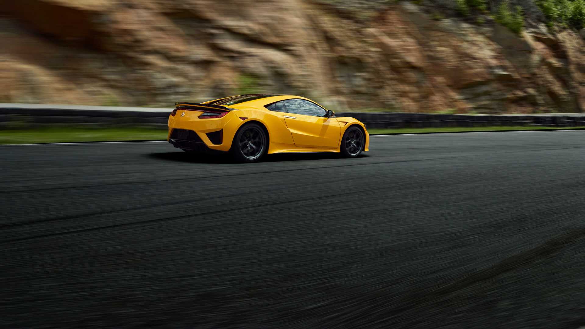 2020-acura-nsx-indy-yellow-pearl-1