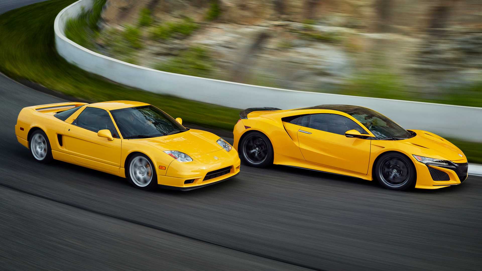 2020-acura-nsx-indy-yellow-pearl-and-original-nsx-spa-yellow