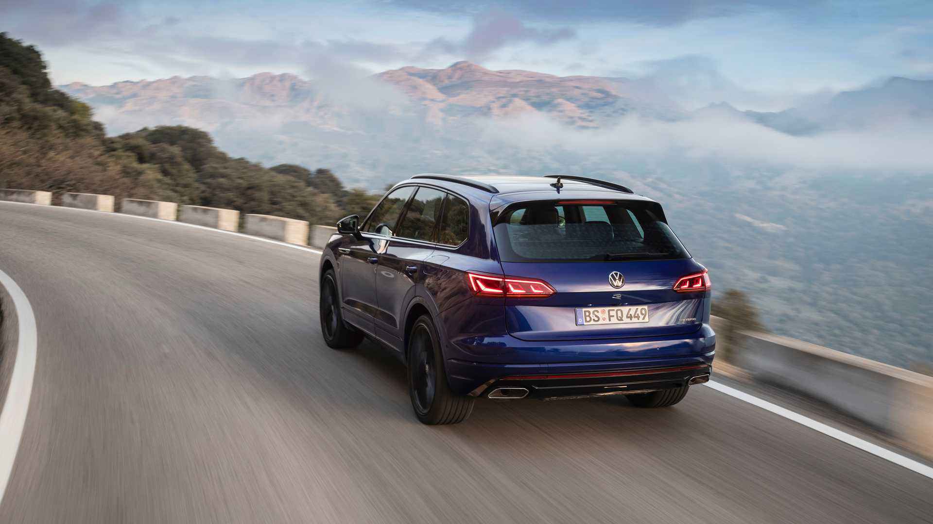 2021-vw-touareg-r-18