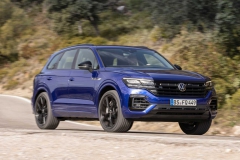 2021-vw-touareg-r-1