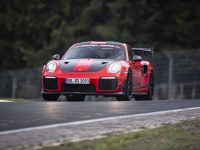 911 GT2 RS MR pune presiune pe ‘Ring (video)